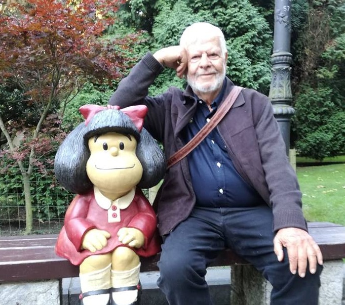 Paco Escalona en el parque de Oviedo con Mafalda